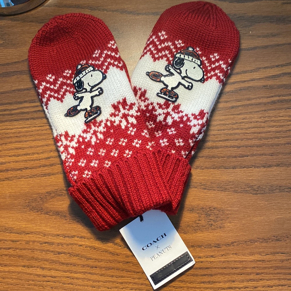 COACH snoopy gloves